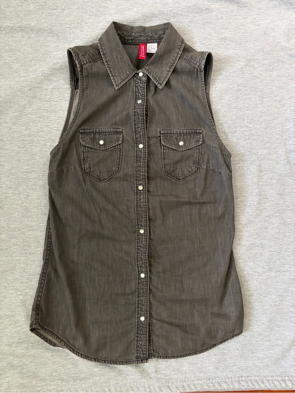 H&M Sleeveless Button-Down Denim Shirt in Charcoal